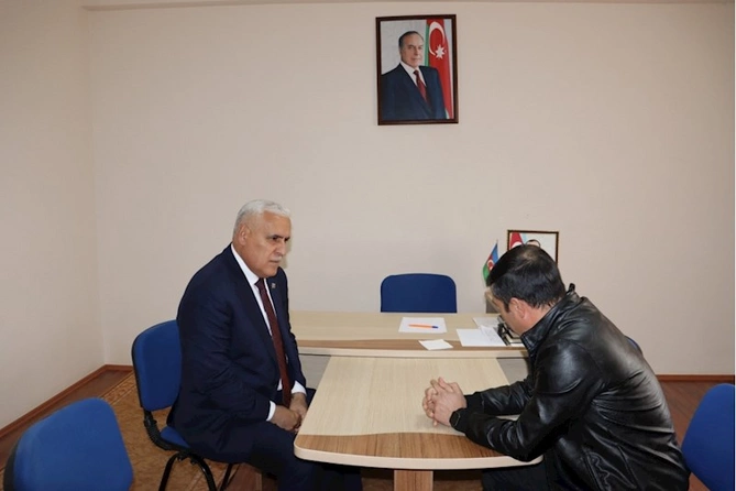 Millət vəkili Vüqar Rəhimzadə seçiciləri ilə görüşüb — FOTOLAR Millət vəkili Vüqar Rəhimzadə seçiciləri ilə görüşüb — FOTOLAR