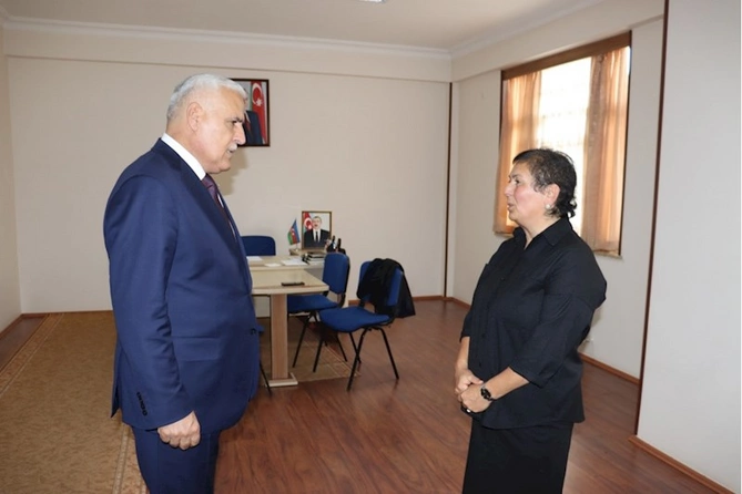 Millət vəkili Vüqar Rəhimzadə seçiciləri ilə görüşüb — FOTOLAR Millət vəkili Vüqar Rəhimzadə seçiciləri ilə görüşüb — FOTOLAR