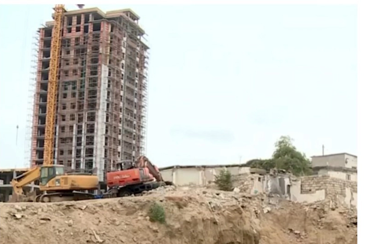 “Papanin” sakinləri həyəcan təbili çalır: Evləri başlarına uça bilər
