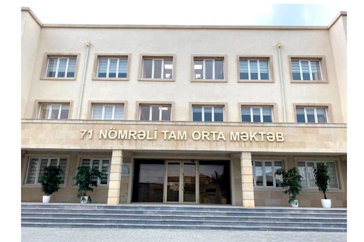 Kiminləsə telefonla danışıb, sonra hadisə baş verib” — Şagirdin bıçaqlandığı məktəbdən AÇIQLAMA