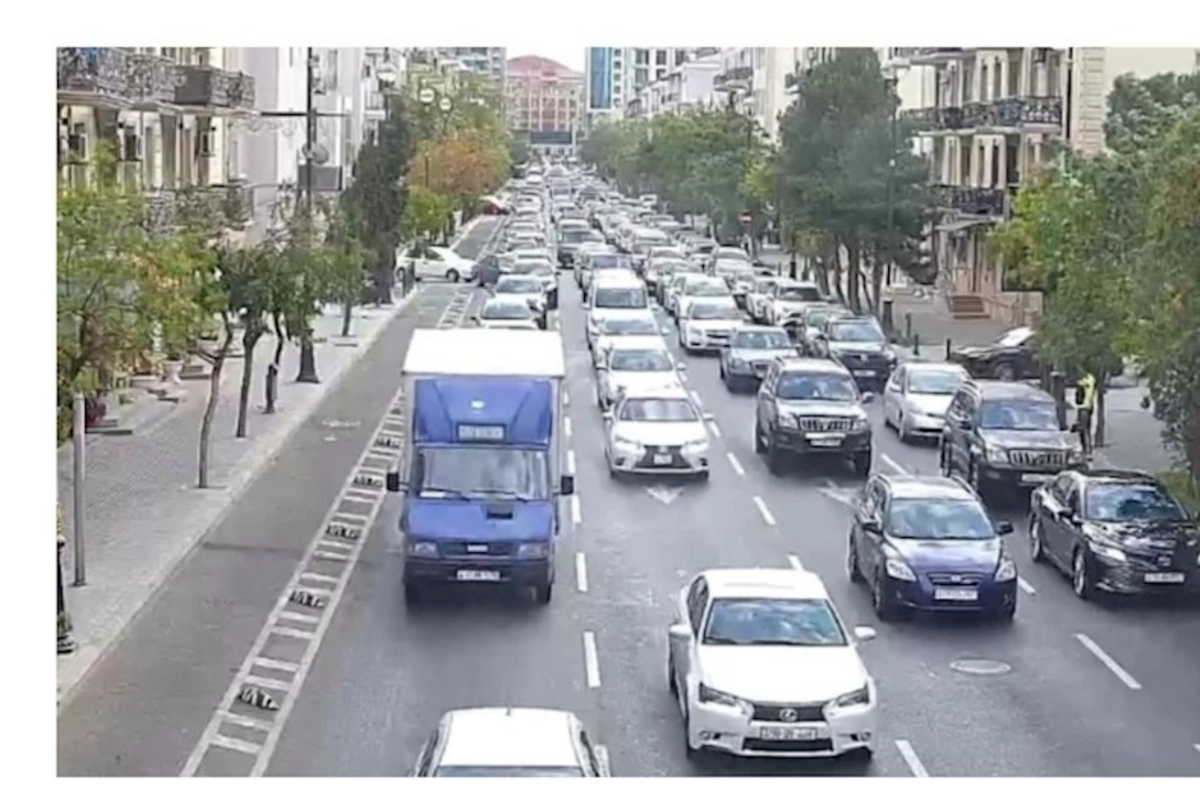 Sürücülərin nəzərinə — Bu yollarda tıxac var