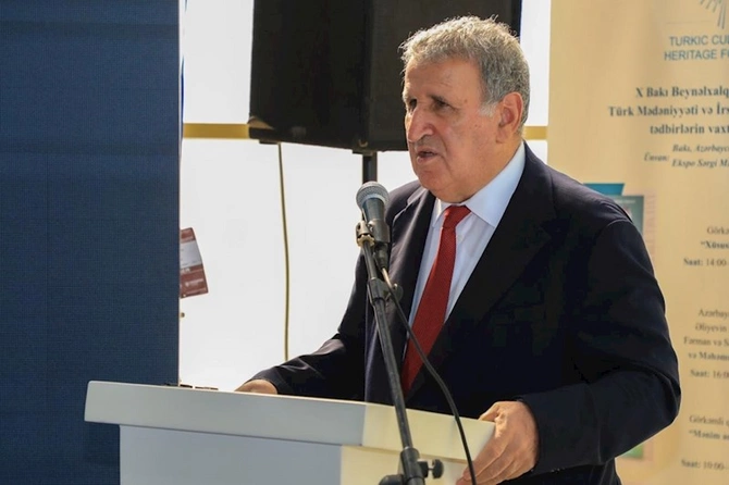 Görkəmli qazax yazıçısının kitabının təqdimatı olub — FOTOLAR Görkəmli qazax yazıçısının kitabının təqdimatı olub — FOTOLAR