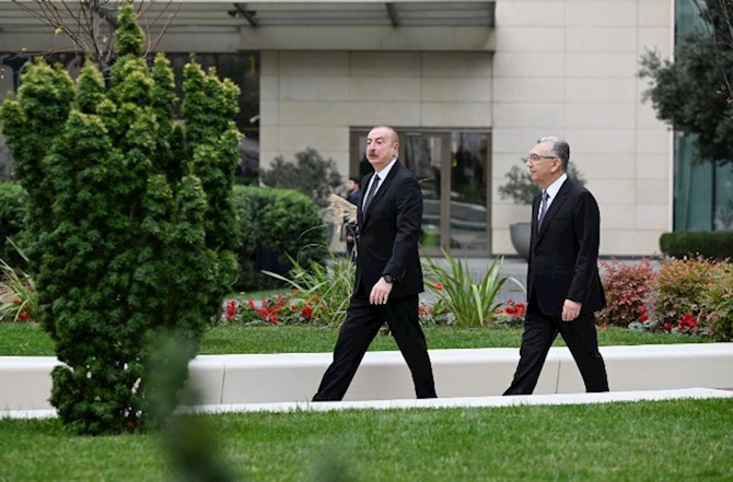 Prezident Bakıda yeni salınan parkda yaradılan şəraitlə tanış olub — FOTOLAR (YENİLƏNİB)