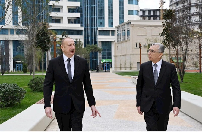 Prezident Bakıda yeni salınan parkda yaradılan şəraitlə tanış olub — FOTOLAR (YENİLƏNİB)