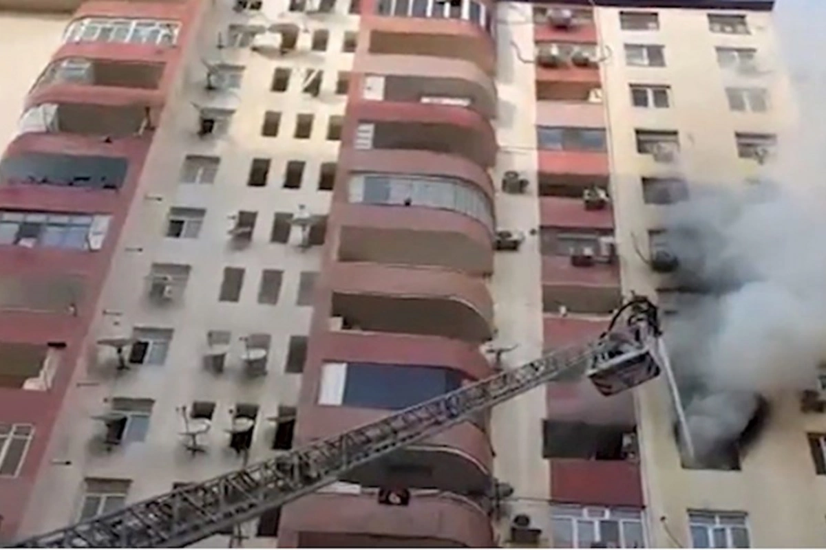 Yaşayış binasında yanğın: 10 nəfər təxliyə edildi — VİDEO