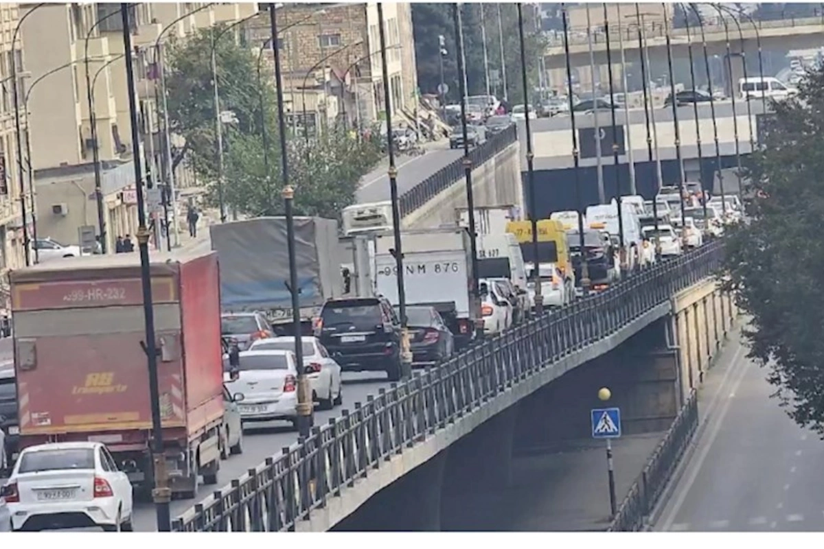 Bakıda qəza: Sıxlıq yarandı