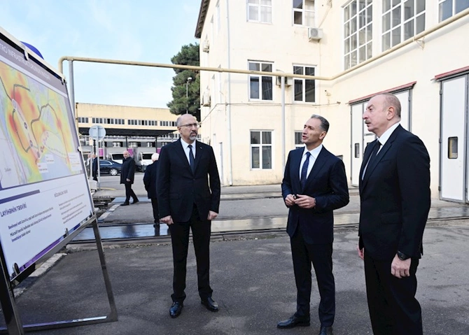 Prezident yeni nəsil metro qatarlarına baxış keçirdi — YENİLƏNDİ (FOTOLAR)