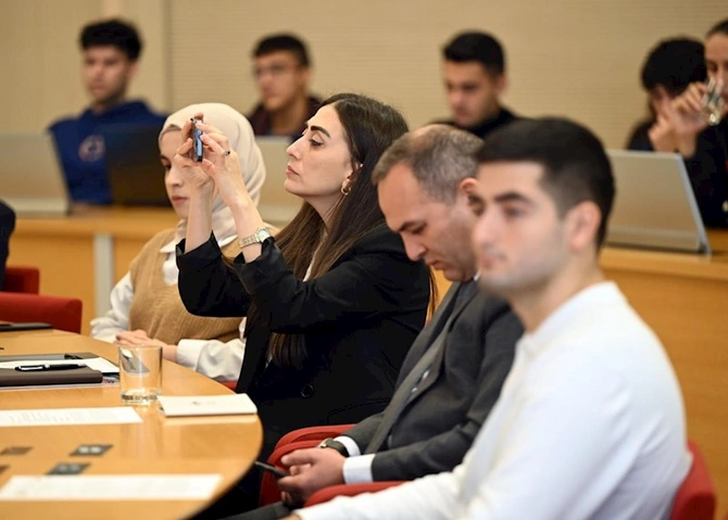 “COP29 və mədəniyyət: iqlim dəyişikliyinin mədəni ölçüləri” mövzusunda konfrans keçirilib — FOTOLAR “COP29 və mədəniyyət: iqlim dəyişikliyinin mədəni ölçüləri” mövzusunda konfrans keçirilib — FOTOLAR