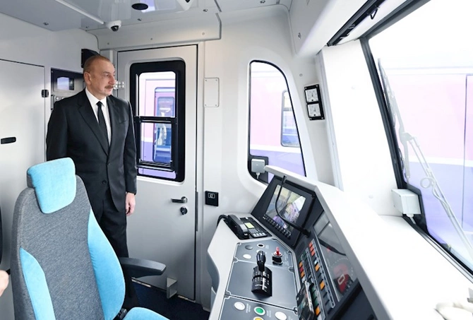 Prezident yeni nəsil metro qatarlarına baxış keçirdi — YENİLƏNDİ (FOTOLAR)