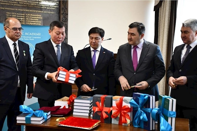 Türk Akademiyasının elmi nəşrlərinin təqdimatı keçirilib — FOTOLAR Türk Akademiyasının elmi nəşrlərinin təqdimatı keçirilib — FOTOLAR