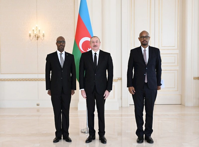 Prezident yeni səfirlərin etimadnaməsini qəbul etdi — FOTOLAR (YENİLƏNDİ) Prezident yeni səfirlərin etimadnaməsini qəbul etdi — FOTOLAR (YENİLƏNDİ)