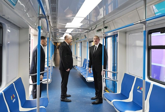 Prezident yeni nəsil metro qatarlarına baxış keçirdi — YENİLƏNDİ (FOTOLAR)
