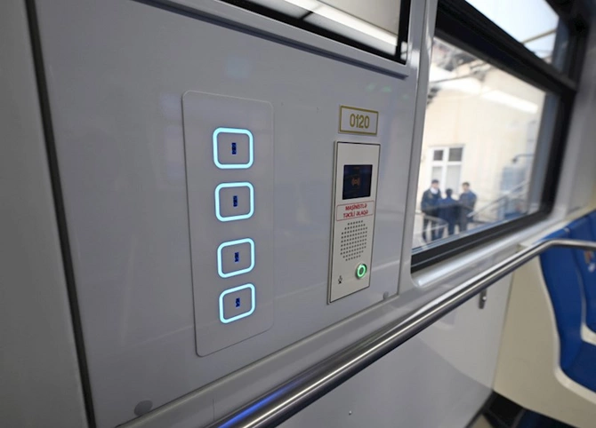 Prezident yeni nəsil metro qatarlarına baxış keçirdi — YENİLƏNDİ (FOTOLAR)