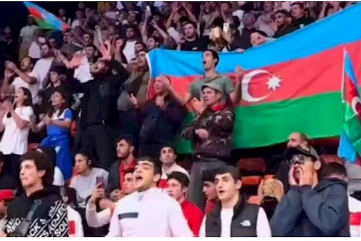 Erməni və azərbaycanlı azarkeşlər eyni tribunada — VİDEO