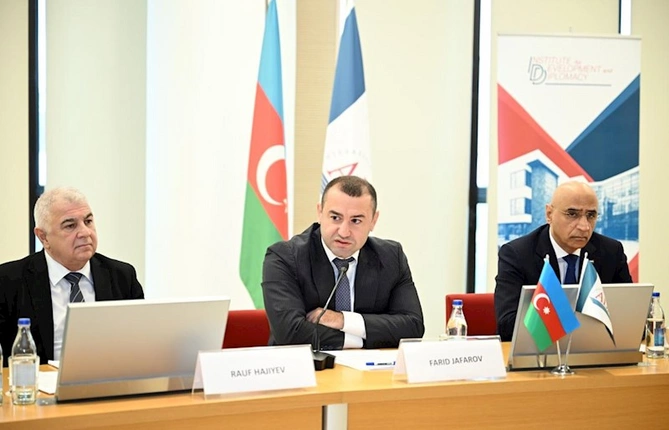 “COP29 və mədəniyyət: iqlim dəyişikliyinin mədəni ölçüləri” mövzusunda konfrans keçirilib — FOTOLAR “COP29 və mədəniyyət: iqlim dəyişikliyinin mədəni ölçüləri” mövzusunda konfrans keçirilib — FOTOLAR