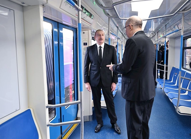 Prezident yeni nəsil metro qatarlarına baxış keçirdi — YENİLƏNDİ (FOTOLAR)
