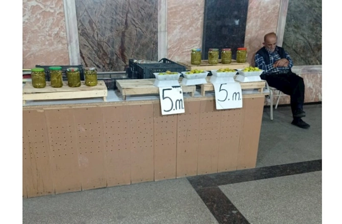 Beşmərtəbə yeraltı keçidi turistlər üçün ciddi təhlükə yaradır — Bazarı himayə edənlər kimlərdir? (FOTOLAR)