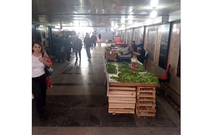 Beşmərtəbə yeraltı keçidi turistlər üçün ciddi təhlükə yaradır — Bazarı himayə edənlər kimlərdir? (FOTOLAR)