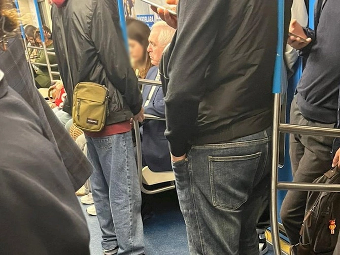 İşdən çıxarılan kanal rəhbəri metroda — FOTO