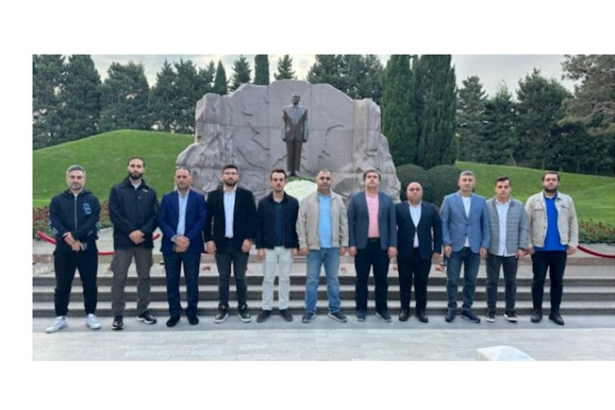Türkiyəli jurnalistlər Bakıda: Fəxri Xiyaban və Şəhidlər Xiyabanı ziyarət olundu —FOTOLAR