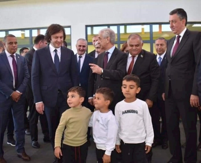 Vitse-spiker kimi ilk səfərini Gürcüstana etdi — FOTOLAR