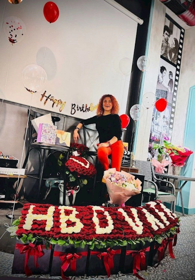 Ad günündə hədiyyə yağışına tutuldu — FOTO Ad günündə hədiyyə yağışına tutuldu — FOTO