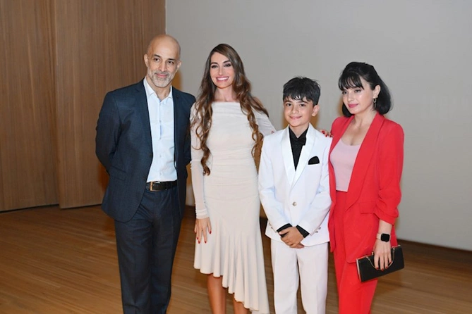 Prezidentin ailə üzvləri Tağıyev: Neft filminin təqdimatında — FOTOLAR Prezidentin ailə üzvləri Tağıyev: Neft filminin təqdimatında — FOTOLAR