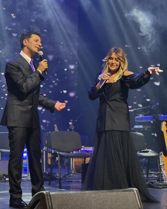 Zülfiyyə Xanbabayeva qardaşının vəfatından sonra ilk dəfə səhnədə — FOTOLAR Zülfiyyə Xanbabayeva qardaşının vəfatından sonra ilk dəfə səhnədə — FOTOLAR