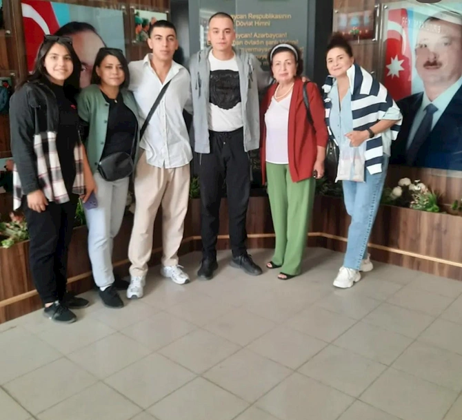Kübra Əliyeva nəvəsini əsgərliyə yola saldı — FOTOLAR