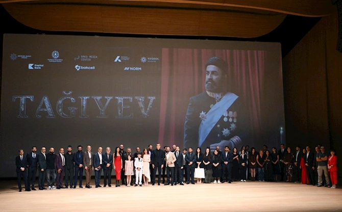 Prezidentin ailə üzvləri Tağıyev: Neft filminin təqdimatında — FOTOLAR Prezidentin ailə üzvləri Tağıyev: Neft filminin təqdimatında — FOTOLAR