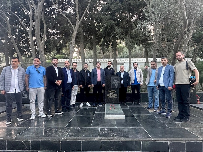 Türkiyəli jurnalistlər Bakıda: Fəxri Xiyaban və Şəhidlər Xiyabanı ziyarət olundu —FOTOLAR