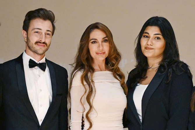 Prezidentin ailə üzvləri Tağıyev: Neft filminin təqdimatında — FOTOLAR Prezidentin ailə üzvləri Tağıyev: Neft filminin təqdimatında — FOTOLAR