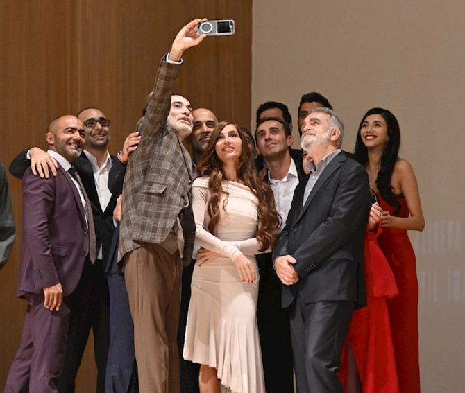 Prezidentin ailə üzvləri Tağıyev: Neft filminin təqdimatında — FOTOLAR Prezidentin ailə üzvləri Tağıyev: Neft filminin təqdimatında — FOTOLAR