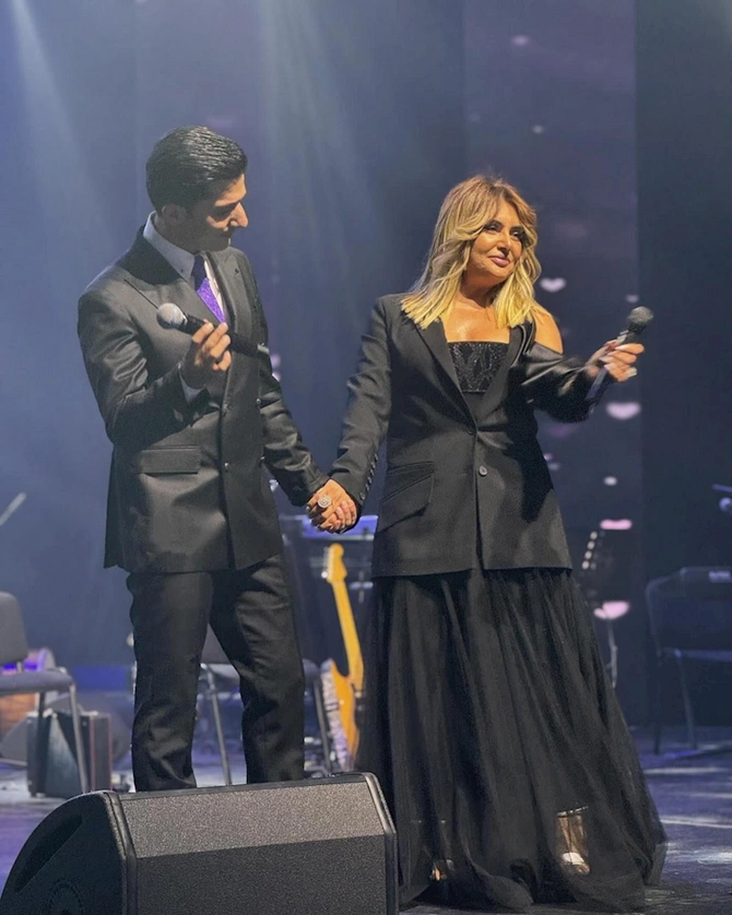 Zülfiyyə Xanbabayeva qardaşının vəfatından sonra ilk dəfə səhnədə — FOTOLAR Zülfiyyə Xanbabayeva qardaşının vəfatından sonra ilk dəfə səhnədə — FOTOLAR