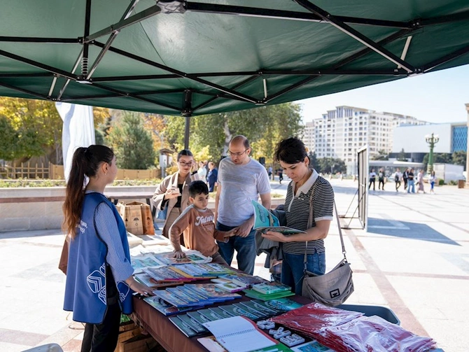 “Tullantıları hədiyyələrə dəyiş” festivalı bu dəfə Xətai rayonunda baş tutub — FOTOLAR “Tullantıları hədiyyələrə dəyiş” festivalı bu dəfə Xətai rayonunda baş tutub — FOTOLAR