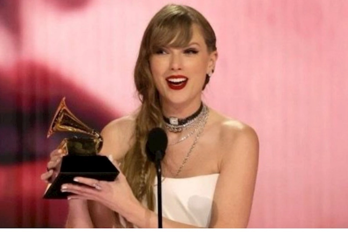 Teylor Svift sərvətinə görə Rihannanı geridə qoydu