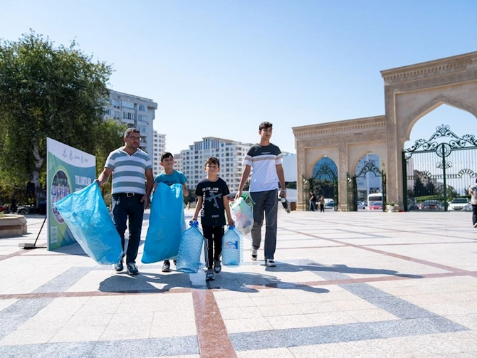 “Tullantıları hədiyyələrə dəyiş” festivalı bu dəfə Xətai rayonunda baş tutub — FOTOLAR “Tullantıları hədiyyələrə dəyiş” festivalı bu dəfə Xətai rayonunda baş tutub — FOTOLAR