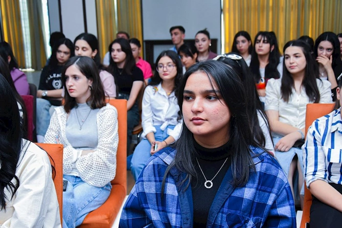 “Könüllülük pedaqogikasının öyrənilməsi” layihəsi çərçivəsində növbəti seminar keçirilib —FOTOLAR