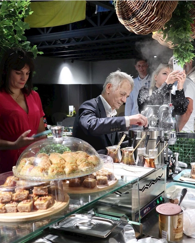 Yenidən qurulan İrpendə Azərbaycan restoranı açıldı — FOTOLAR Yenidən qurulan İrpendə Azərbaycan restoranı açıldı — FOTOLAR