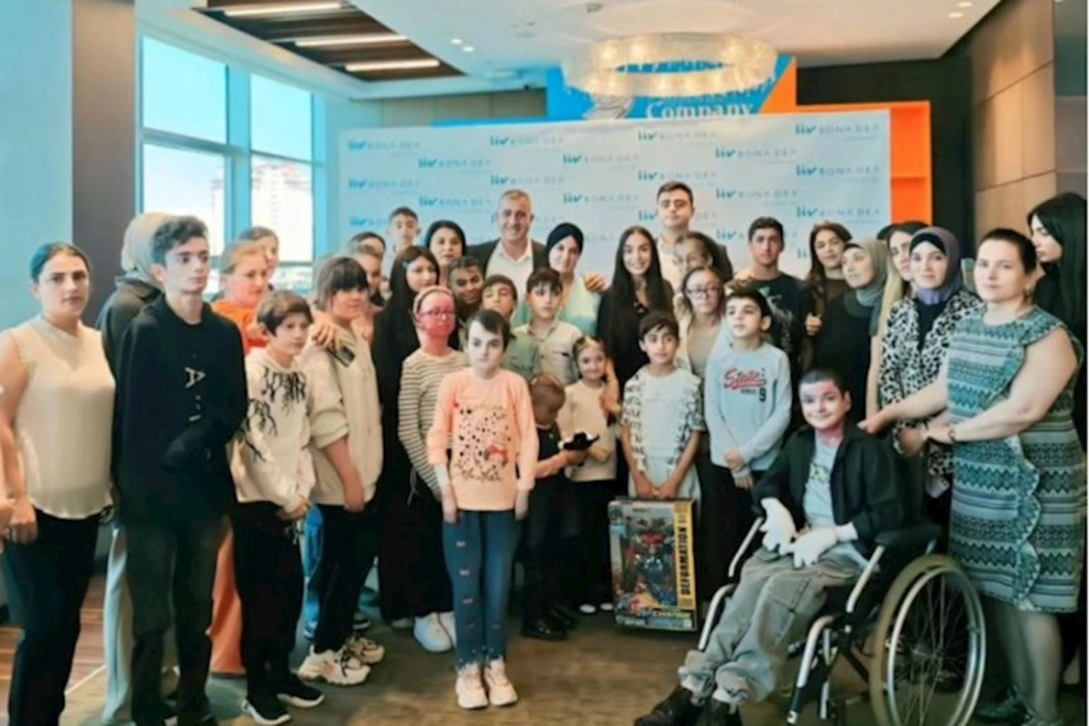 Leyla Əliyeva kəpənək və ixtioz xəstəliyindən əziyyət çəkən uşaqlarla görüşüb — FOTO