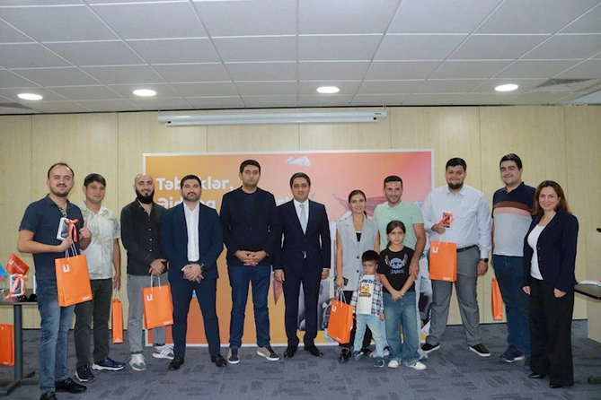 Unibankın Əjdaha lotereyasının yeni qaliblərinə hədiyyələr təqdim olunub — FOTOLAR