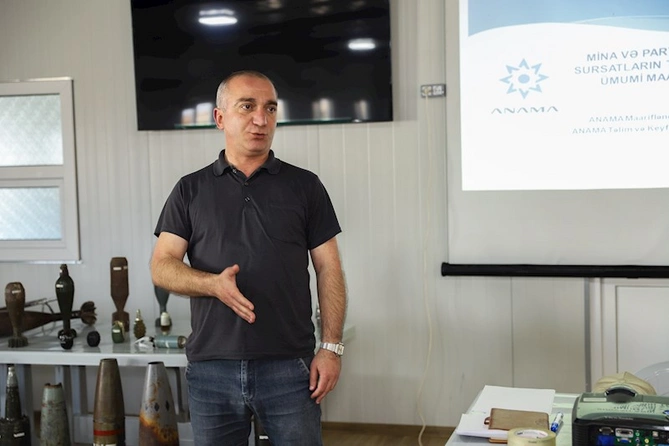 Media nümayəndələri üçün humanitar minatəmizləmə sahəsində təlim təşkil edilib — FOTOLAR