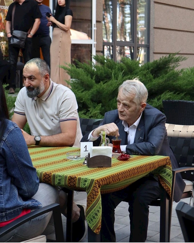 Yenidən qurulan İrpendə Azərbaycan restoranı açıldı — FOTOLAR Yenidən qurulan İrpendə Azərbaycan restoranı açıldı — FOTOLAR