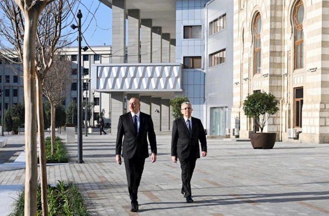 Prezident vağzalda və 28 Mayda aparılan abadlıq işləri ilə tanış oldu — FOTOLAR (YENİLƏNİB)