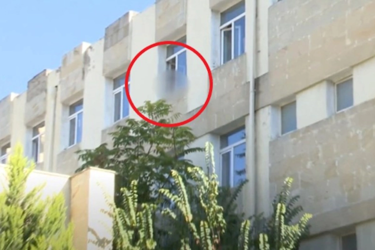 Bakıda şagirdi məktəbin pəncərəsindən salladılar — VİDEO