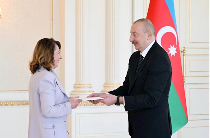 İlham Əliyev yeni səfirlərin etimadnamələrini qəbul etdi — FOTOLAR (YENİLƏNİB) İlham Əliyev yeni səfirlərin etimadnamələrini qəbul etdi — FOTOLAR (YENİLƏNİB)