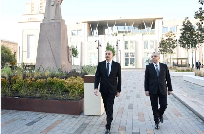 Prezident vağzalda və 28 Mayda aparılan abadlıq işləri ilə tanış oldu — FOTOLAR (YENİLƏNİB)