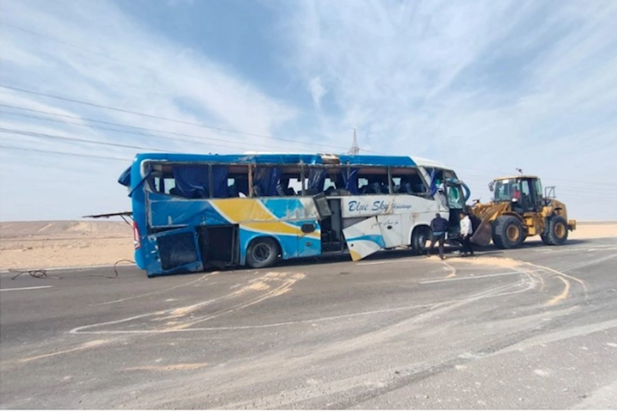 Azərbaycanlı turistləri daşıyan avtobus Misirdə qəzaya uğradı — FOTO
