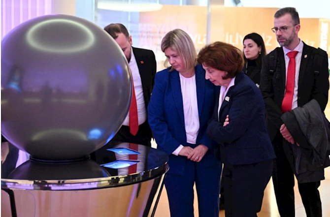 Şimali Makedoniyanın Prezidenti Heydər Əliyev Mərkəzində olub — FOTOLAR Şimali Makedoniyanın Prezidenti Heydər Əliyev Mərkəzində olub — FOTOLAR