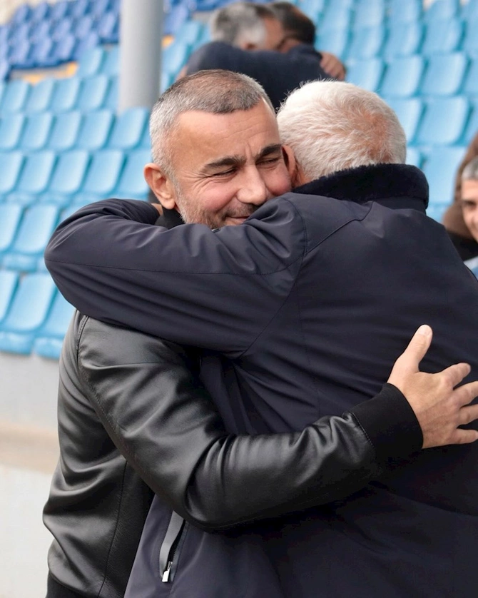 Qurban Qurbanov qol vurdu, matç 5:5 bitdi — FOTOLAR Qurban Qurbanov qol vurdu, matç 5:5 bitdi — FOTOLAR